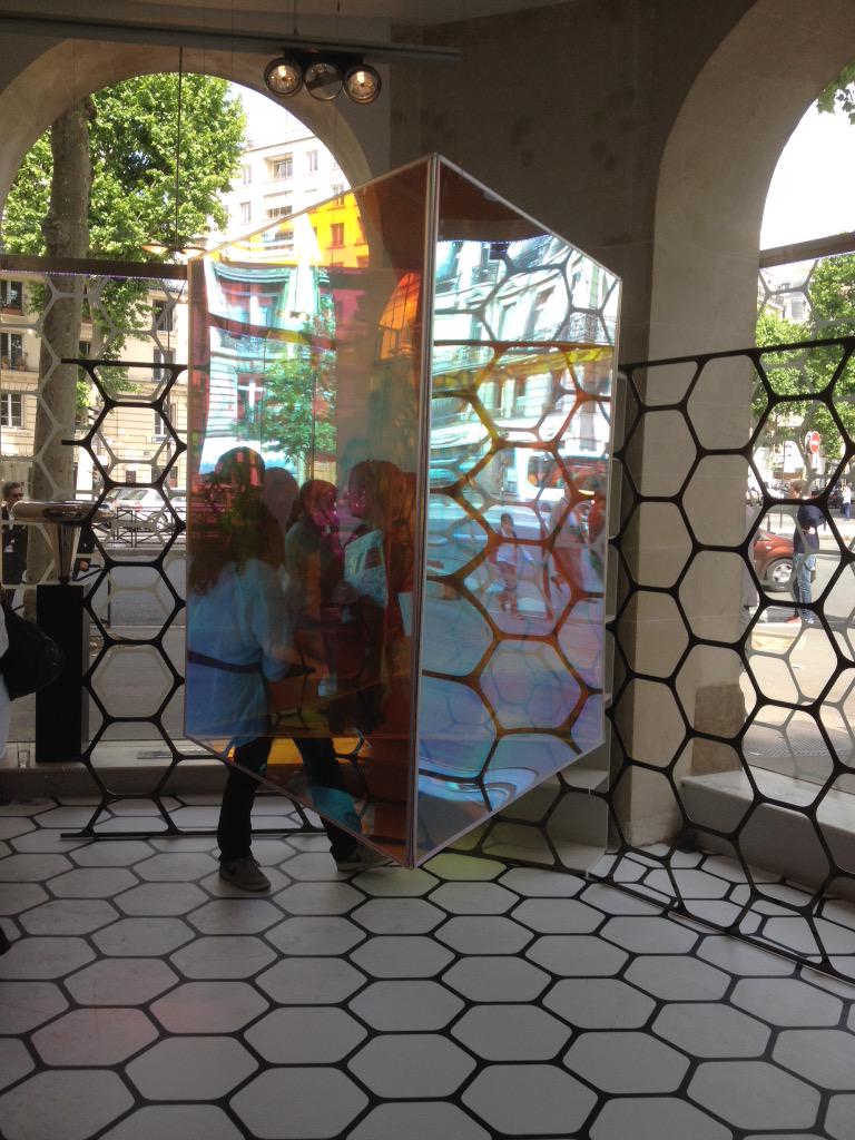 Legrand's tweet photo. Le prisme de Étienne Rey pour @RocheBobois_fr, très jolie interprétation pour les #DDAYS #LegrandLab http://t.co/5MjH4iSLmA