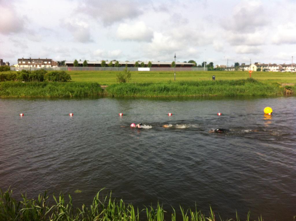 HatesTraining's tweet image. Swimming well before the calf cramps in double Olympic distance at @triathy