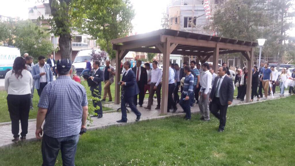 durbeyakdogan's tweet photo. Yenimahallede sevgi yürüyüşüne katıldık. @halukipek06 http://t.co/KEODMznUz6