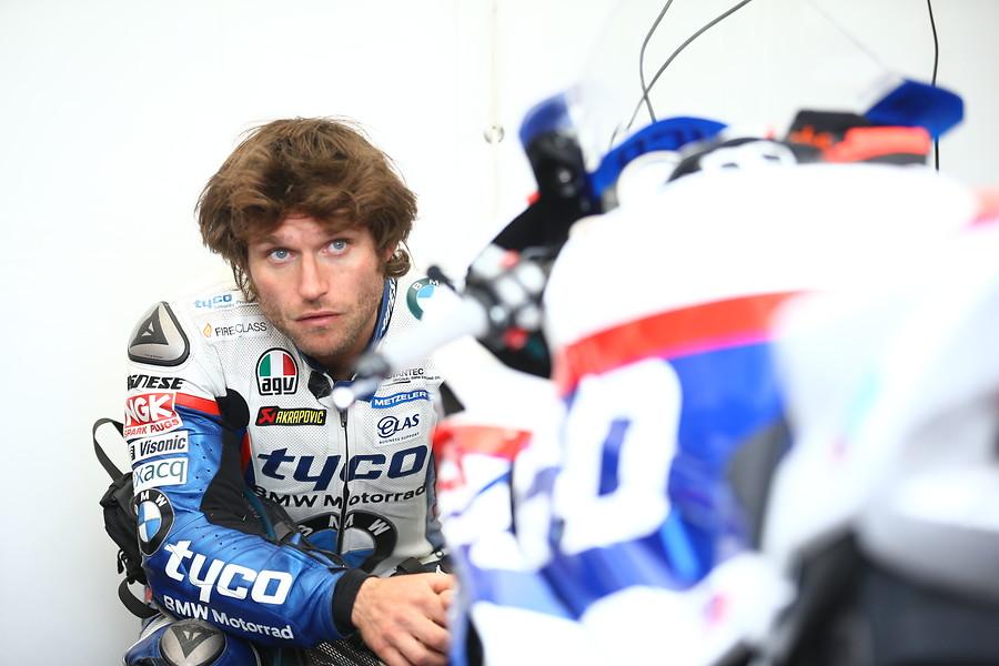 We are all set for our opening practice session at TT2015 - please be kind weather!

mail.tycobmw.com/t/r-F530744662…