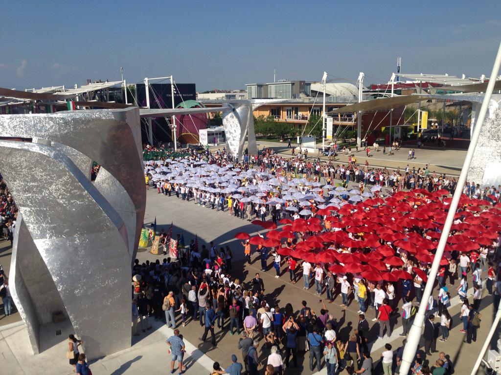 Fratelli d'Italia, la bandiera di quelli che hanno fatto #Expo2015 #casacorriere #corriereit