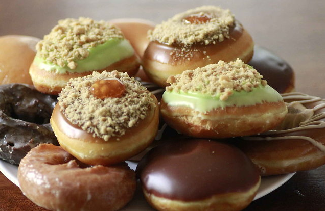 Thrillist's tweet photo. The definitive list of EVERY FREE DONUT you can get your hands on Friday for #NationalDonutDay
http://t.co/p8R0xaA52x http://t.co/HD0GwpvhZ0