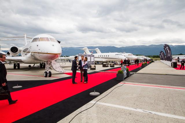 Great #EBACE recap from AirlineReporter.com. Check it out! #avgeek #bizav #EBACE15 airlinereporter.com/2015/06/ebace-…
