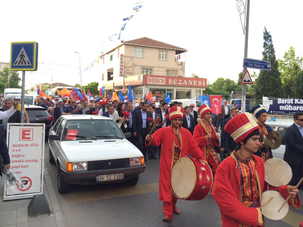 beratconkar's tweet photo. Mimar Sinan'dan Şifa Mahallesine büyük  bir coşku ve kalabalık ile yürüyoruz. @AK1bolgeSKM @aktuzla @AkKadinTuzla http://t.co/laEw5qjlhJ
