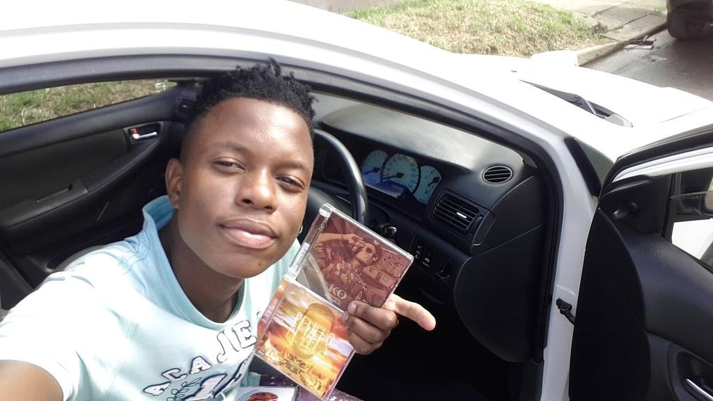AndilePitch's tweet photo. One of the best albums in s.a hiphop , skhanda + levels = skhanda levels, salute nigg @MrCashtime and @akaworldwide http://t.co/BspABoWZ7n