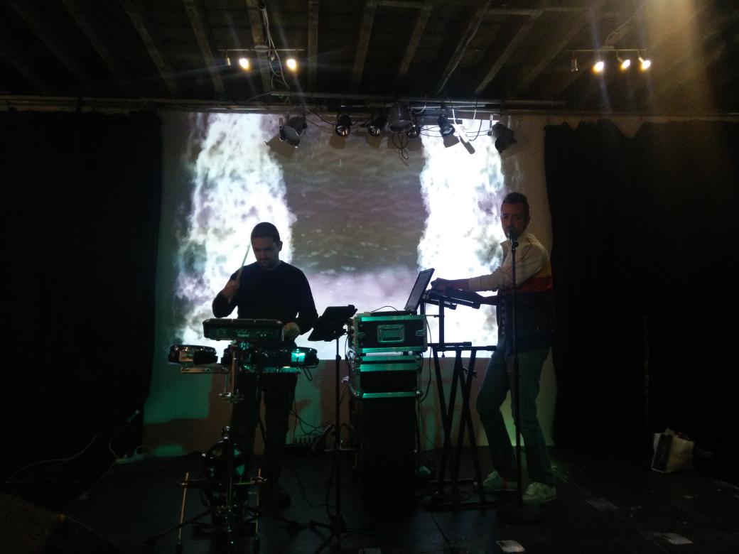 Visuals177's tweet photo. @work with Popsima au Hangar à Liège #popsima #hangarliege http://t.co/7h0idXNBBx