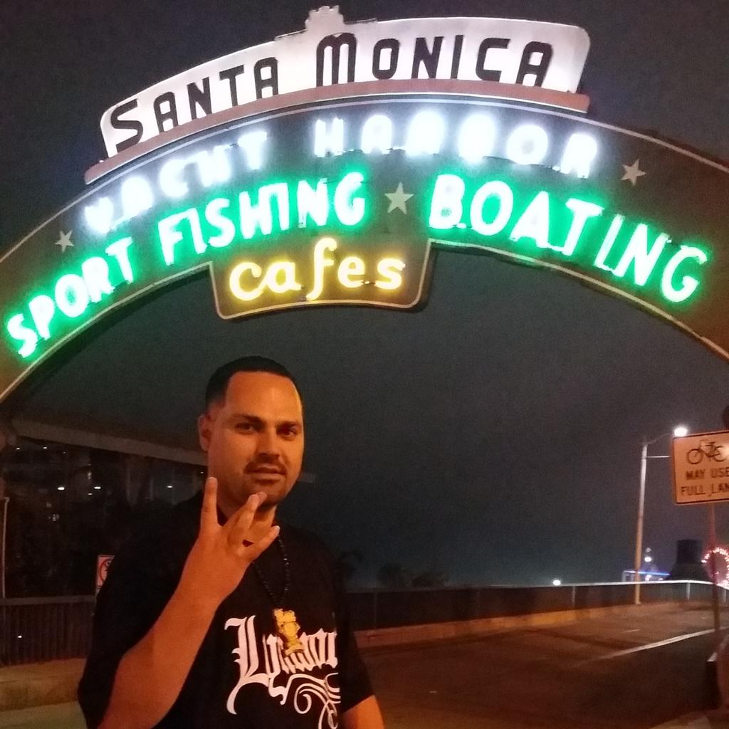 OgThugLuv777's tweet photo. Posted here on the #WestCoast #SantaMonicaPier after watching a great magic show at @magicopolis #Magicopolis 5/30/15 http://t.co/jM91kGFcnw