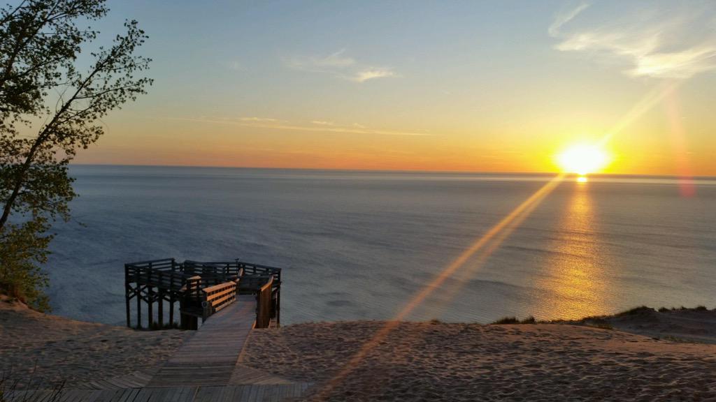 Bri_Marie007's tweet photo. The view of Lake Michigan. 😊☀️ http://t.co/NyabOXWx8z