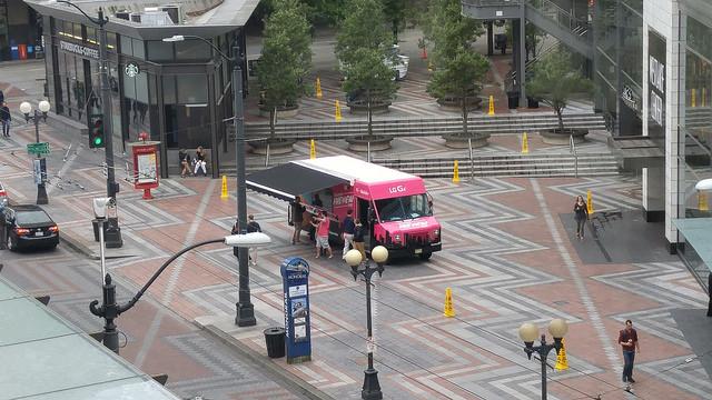 G4Preview's tweet image. And the truck has arrived! #Seattle come try the new #LGG4 before you buy. #G4Preview #ImSOLD