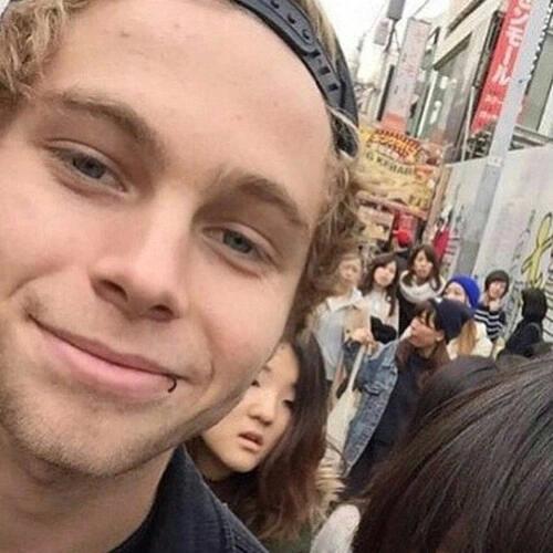 breadsmiling's tweet image. id like 2 thank not only god but also jesus and liz