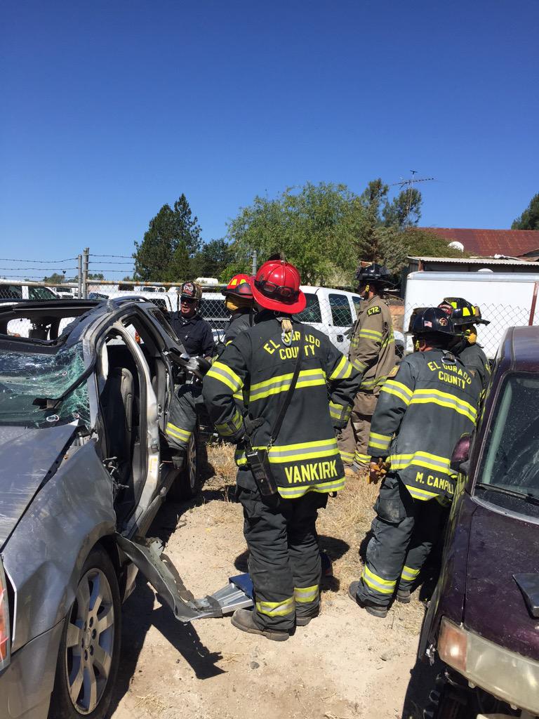 ELDO_Co_Fire's tweet image. "Jaws of Life" training at G&amp;amp;O wrecking yard. #eldoradocounty #hursttools #firedepartment