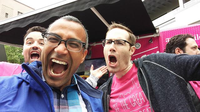 G4Preview's tweet image. Their faces when they discovered the #LGG4 #selfie mode. #G4Preview