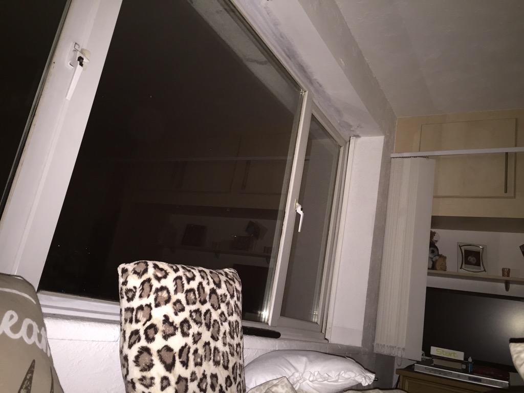 Gemmaaaax's tweet photo. sleeping with no blind up wouldn't be so bad if I had a decent view http://t.co/PYAJZnSyUN