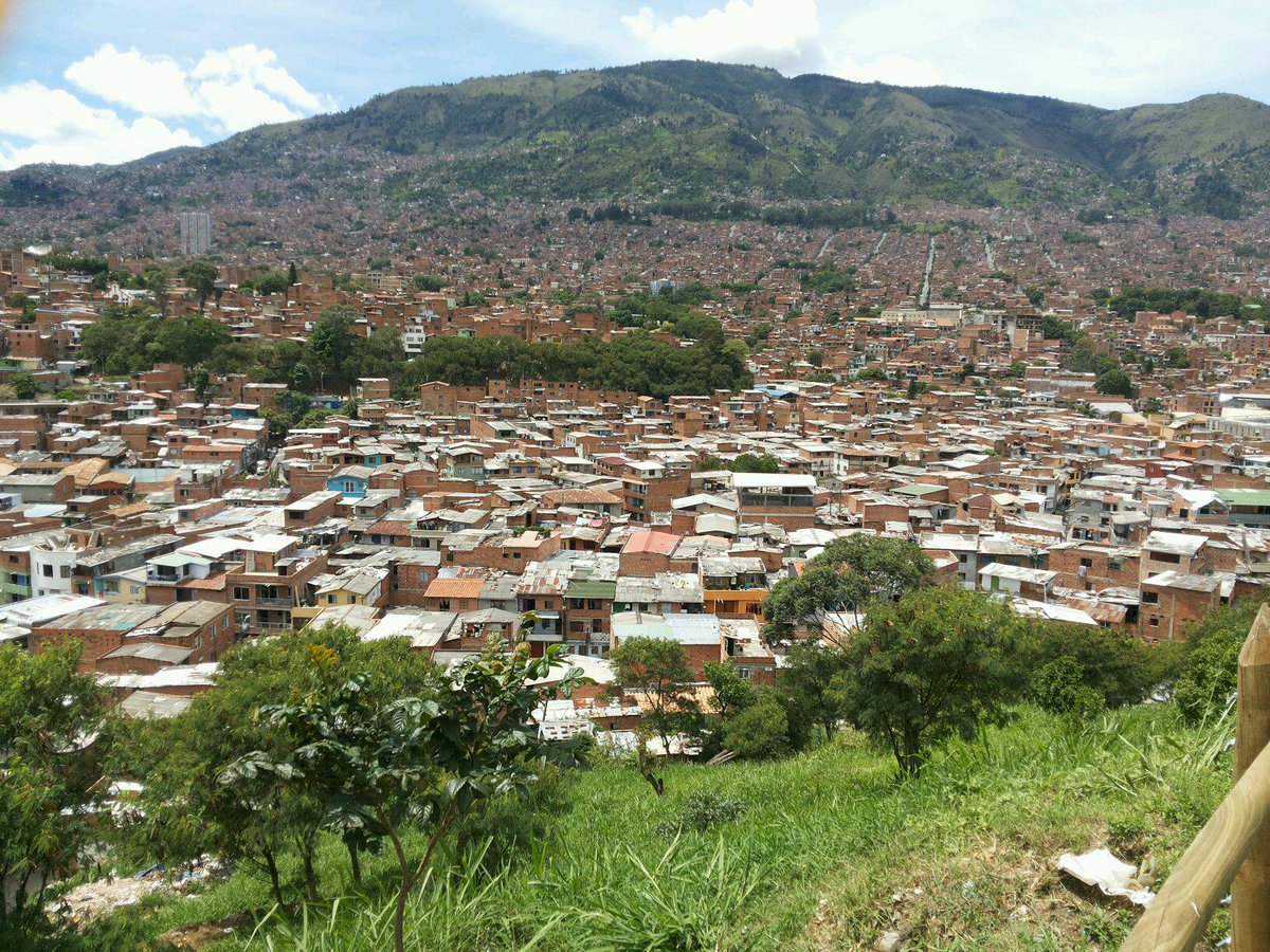 cristianrtp's tweet photo. En Moravia, barrio de la comuna 4, ejemplo de la articulación y trabajo comunitario. #CristianRestrepoAlConcejo http://t.co/VnQOsOJi1w