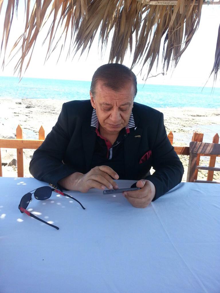 BELKI BIR DENIZ KENARINDA
ELELE TUTUŞUP KONUŞACAĞIZ