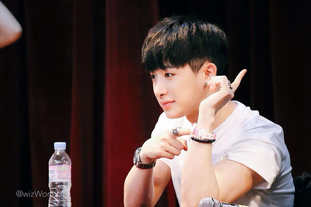 Wonho_PH's tweet photo. [FANTAKEN] 150531 #Wonho @ Fansinging (cr. Wizwonho) http://t.co/ugxvwIPdnh