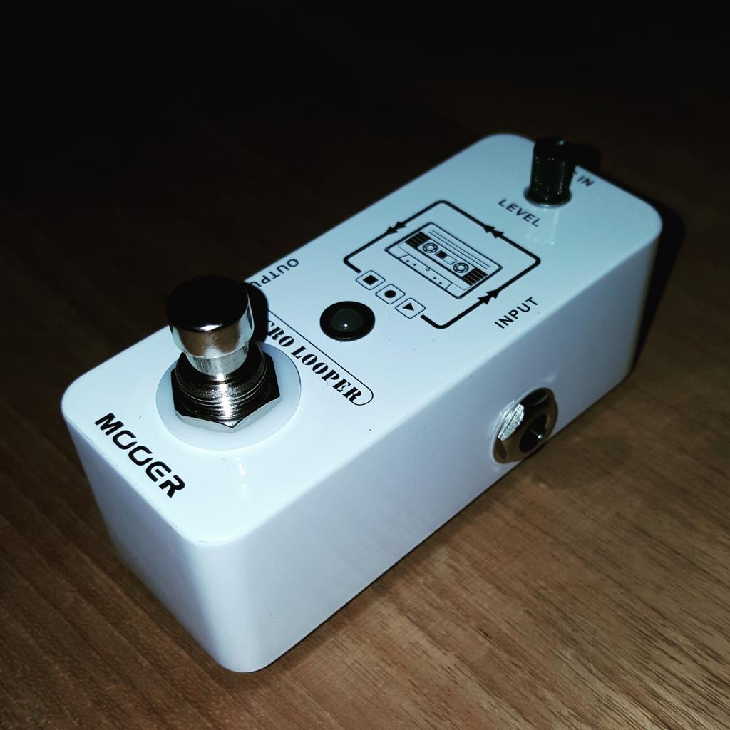 JamesGillespie's tweet photo. MASSIVE thanks to @MooerAudio for sending me this little gem. Review coming
#sponsorpride #mooer #pedal #microlooper http://t.co/tPW2gTpDvc