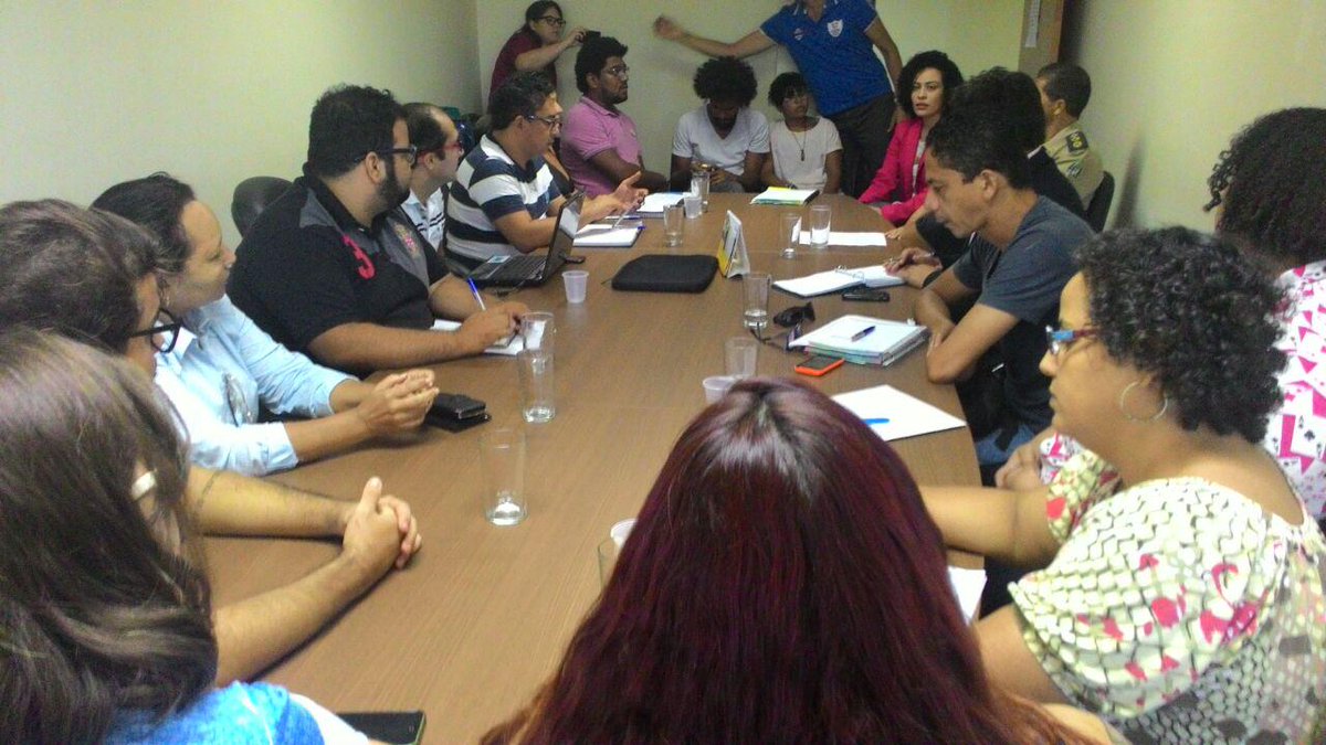 DefesaSocialTO's tweet photo. Comitê LGBT discute programação de audiência agora em reunião na @DefesaSocialTO http://t.co/KXv0qO24wE