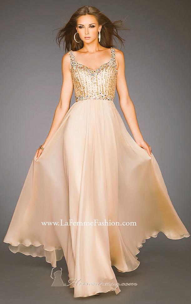 AndreaWMichelle's tweet photo. @Caitlyn_Jenner I've been looking at dresses that I imagine would be perfect 4 U! Flowy, peachy, not too young or old http://t.co/P9ArYB8ZnF