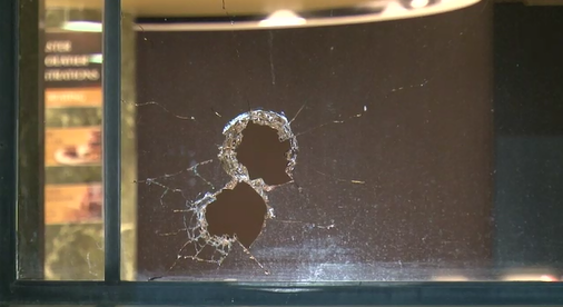 9NewsSyd's tweet photo. Rocks thrown through the windows of Lindt cafe in #MartinPl. @chrisurquhart LIVE with details @TheTodayShow. http://t.co/7vcU2ievRZ