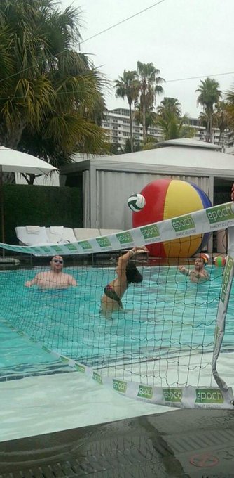 Pool volleyball!!!* http://t.co/PfQ56z0DY6