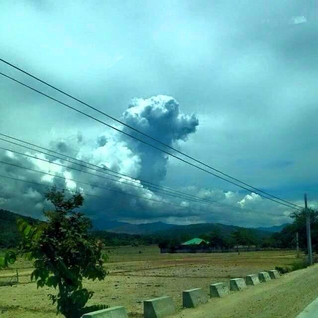 Inspiringlmages's tweet photo. Dog in the sky http://t.co/g8k6inAM2a