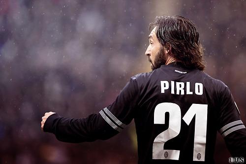 MotivacionesF's tweet photo. "Después de la rueda, el mejor invento del ser humano es el PlayStation" - Pirlo. http://t.co/y4A3HVELYq