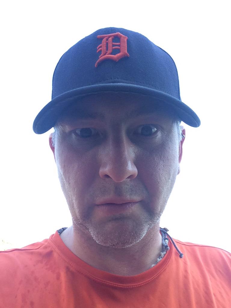CKSYChris's tweet photo. First run in 2 weeks. #MickeyRun Saturday. This won't end well. @SpitsHockey @SpitsFoundation #ChrisFace http://t.co/FKp9YVNjQU