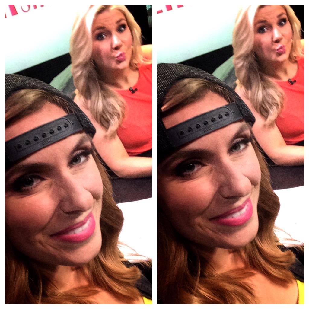 StephanieLGray's tweet image. WE BACK #PLL AfterShow bit.ly/1LzoHsS

👉IG @StephanieLGray

#PLLAS #GameOnCharles #PLLIsBack #SummerOfAnswers