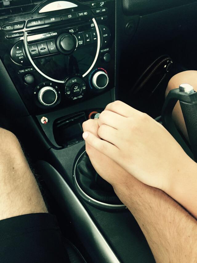yaboiiiAub's tweet photo. girls, this is how you hold a guys hand while he shifts gears. stop letting go when he shifts. dang. 😒 #ShiftWithMe http://t.co/QA87ddSl6h
