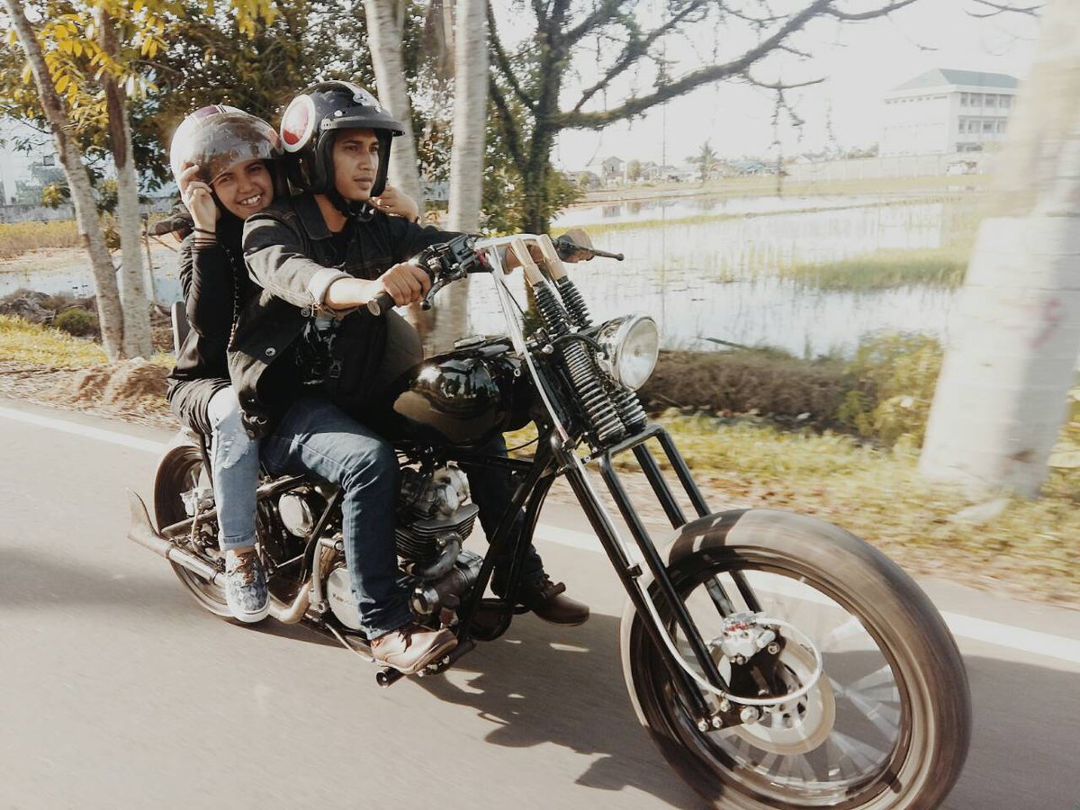 ILHAMC4's tweet photo. roliing thunder on the road http://t.co/DeBhwQ3XMb