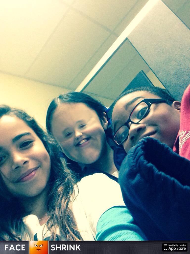 LyzaOlan's tweet photo. Lol http://t.co/q2IAb9My4c