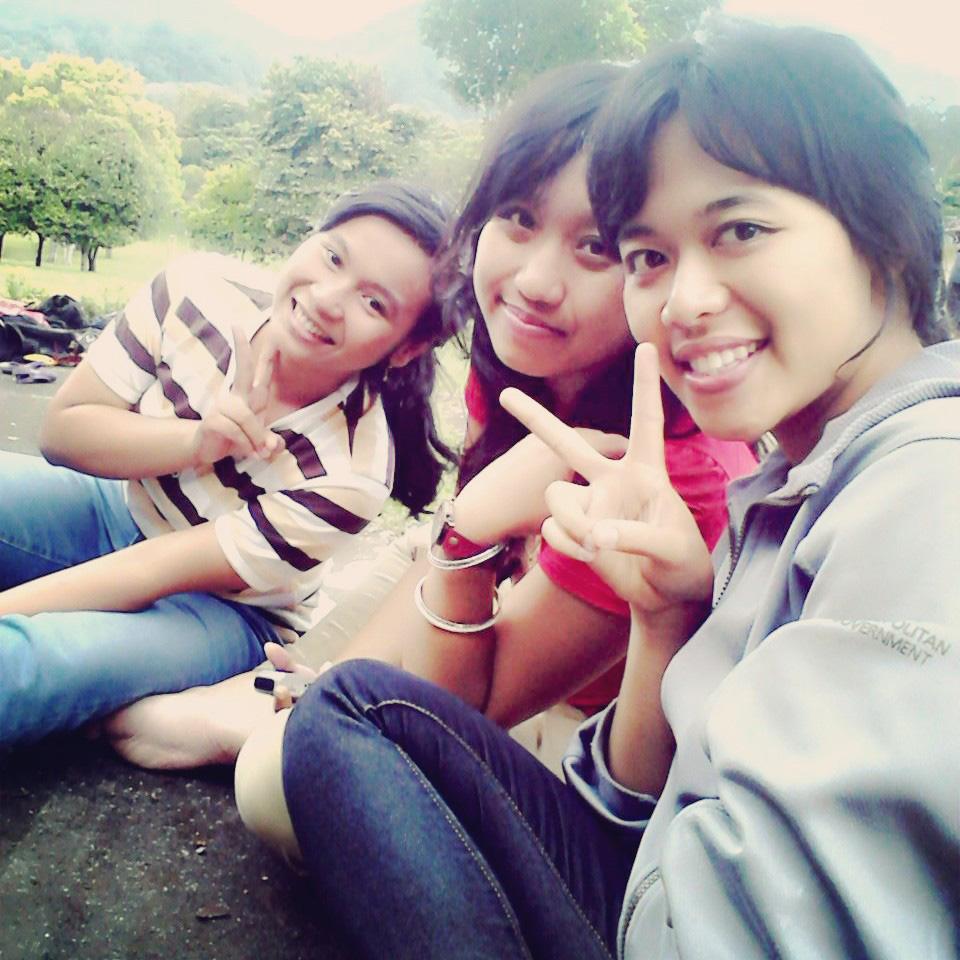 erika_apsari's tweet photo. Ini kita lagi selfie kaka, lokasinya di KEBUN RAYA BEDUGUL, BALI. Sejuuukkkk :3
@IMS_NET #IMS_Trio http://t.co/Q7TwoDjIbE