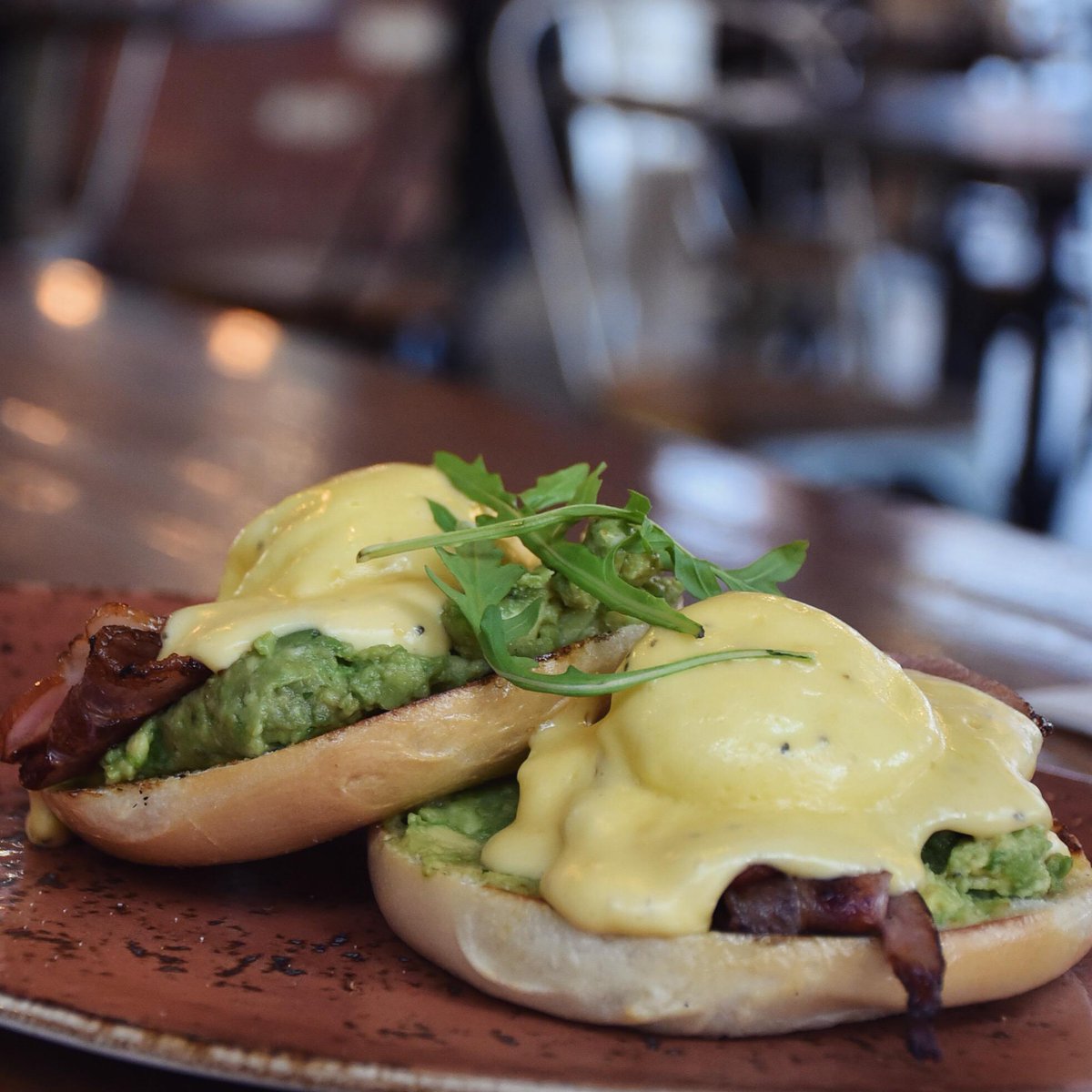 Collins_Square's tweet image. New brekkie menu at De Mad Hatter - New York #bagel w/ #poachedeggs, #smashedavo, #bacon + hollandaise #collinssquare