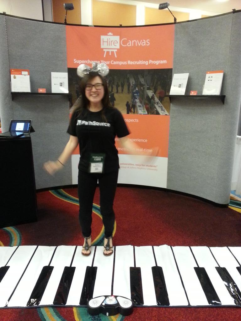 HireCanvas tweet media