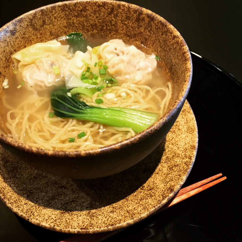 henrywoo's tweet photo. maybe there is an airport god after all #cathaypacific #naia3 #number1 #bestlounge #finallyopened #foodnogood http://t.co/iW3yZww0r4
