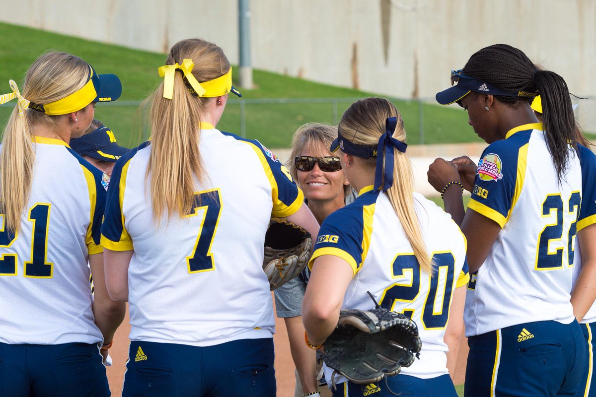 umichsoftball's tweet photo. Some pregame images from our buddy Daryl Marshke. Just 30 min from from first pitch. #WCWS #GoBlue http://t.co/fZ2MK7Mll3