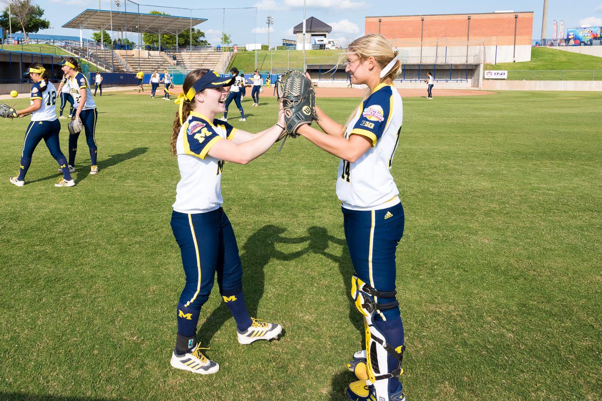 umichsoftball's tweet photo. Some pregame images from our buddy Daryl Marshke. Just 30 min from from first pitch. #WCWS #GoBlue http://t.co/fZ2MK7Mll3