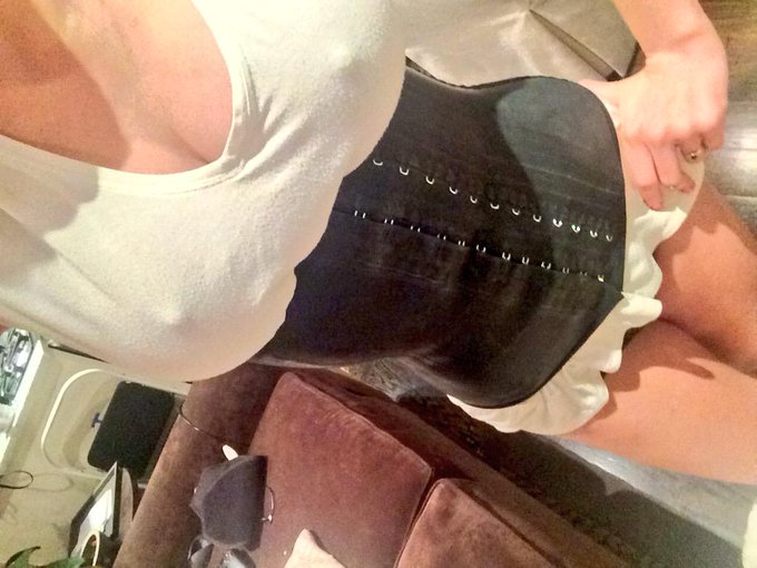 This is how committed I am to your orgasms. And yes it's hella uncomfortable 😂 http://t.co/V2He6KYGA