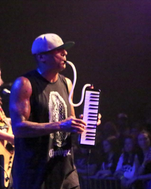 MiddleMap_Prod's tweet photo. @hedpe slaying the crowd at #crownuptowntheater #wichita #kansas #middlemap #naymlis #runthedub #hedpe http://t.co/6UtyZwANOp