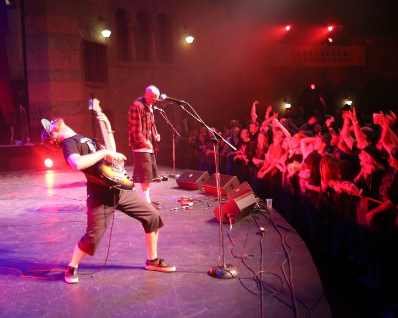 MiddleMap_Prod's tweet photo. @hedpe slaying the crowd at #crownuptowntheater #wichita #kansas #middlemap #naymlis #runthedub #hedpe http://t.co/6UtyZwANOp