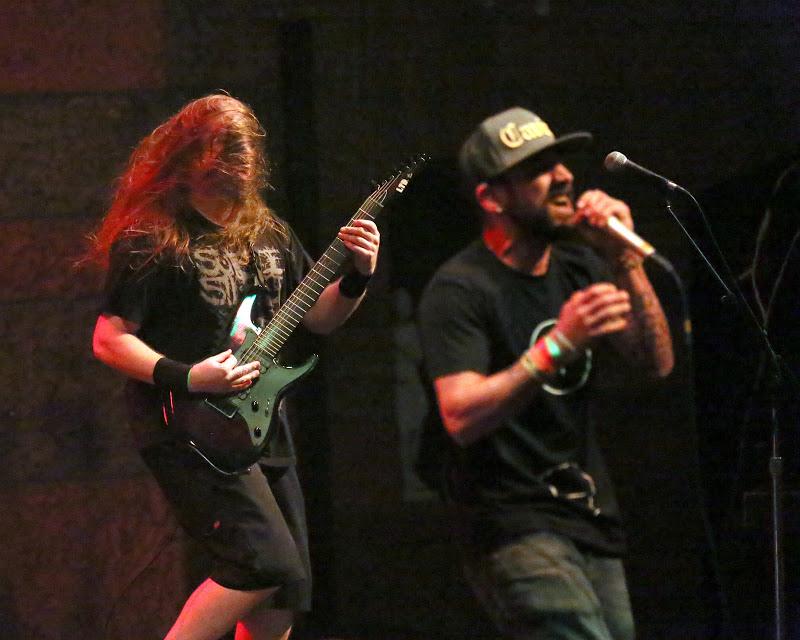 MiddleMap_Prod's tweet photo. @DecemberinRed killing it at #crownuptowntheater #wichita #kansas #middlemap #naymlis #runthedub #hedpe http://t.co/kan2eQ6PAL