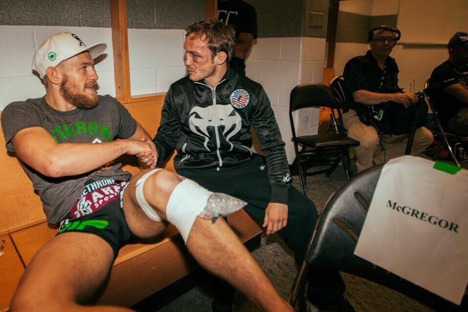 TheNotoriousMMA's tweet image. Great post-fight picture from 2013 in Boston with @One_Punch! Brad you are a soldier my fr... sqor.com/posts/17b23c01…