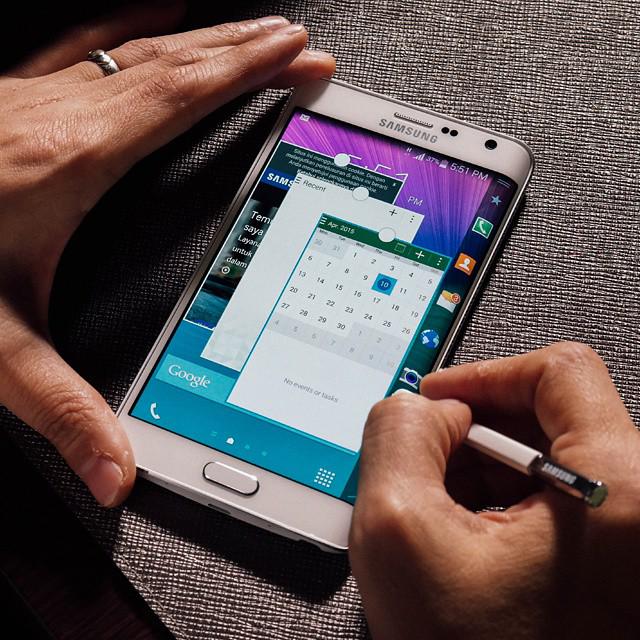 SamsungLatin's tweet photo. Dale RT si también piensas que el mejor aliado para tu trabajo y para tu comunicación es el #GALAXYNote4Edge http://t.co/k2OnjPeJ32