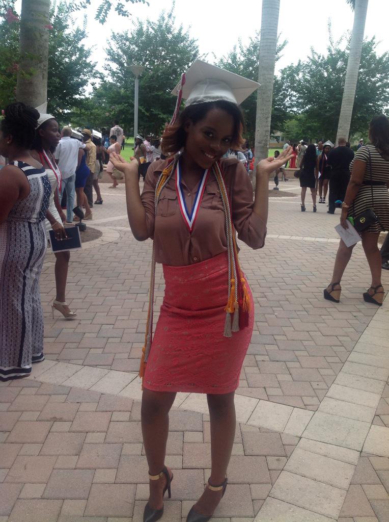 MaisonChanel_'s tweet photo. #MHSGraduation2k15 ๐๐ http://t.co/7USpFuFXKR