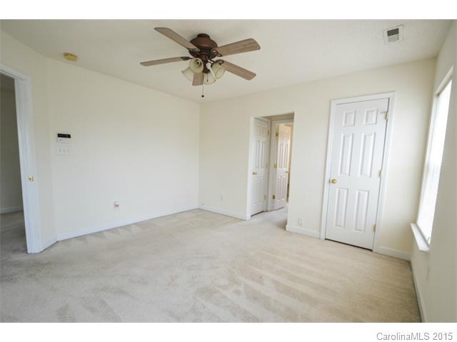 TreviaRealtor's tweet image. 3bdr/2,5ba plus loft close to Wingate University!  $130,000  #416GlencroftDr