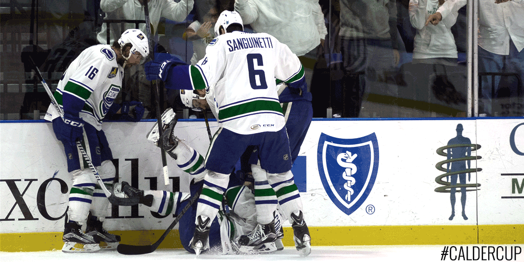 TheAHL's tweet photo. Celly so hard you fall down. That’s dedication!
#Comets with the 1-0 lead through 40. #UTIvsGR http://t.co/ZU4mjfCmKx