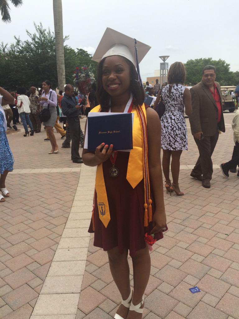 wthakira's tweet photo. It's been real y'all #mhsgrad2015 π http://t.co/LUIcSF8Krg