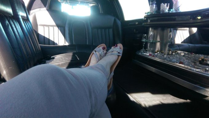 Don't mind if I do #thelife #pamper #limos #bosslady http://t.co/IcP1rKS1Sc<a href="/tag/thelife"class="tags">#thelife</a><a href="/tag/pamper"class="tags">#pamper</a><a href="/tag/limos"class="tags">#limos</a><a href="/tag/bosslady"class="tags">#bosslady</a>