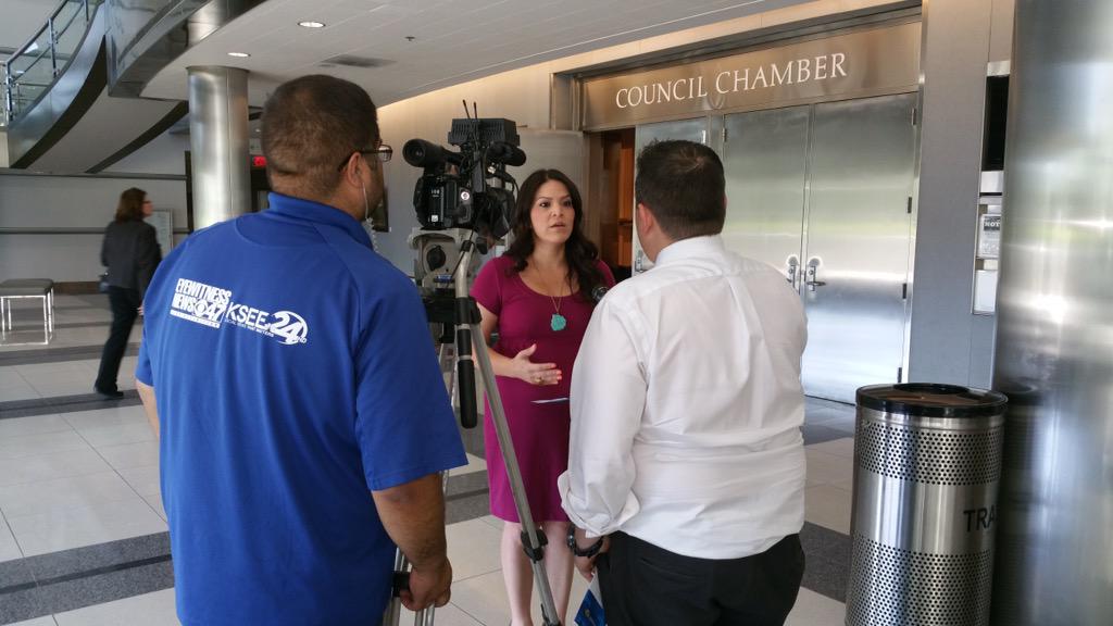 Esmeralda_Soria's tweet photo. @KSEE24 Thank you for covering this important issue! #drought #CEC #waterandenergyefficiency #rebateprograms http://t.co/8CwwCZu9LD